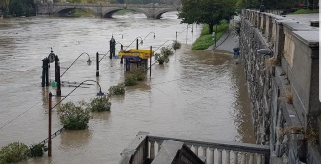 Torino: esonda il po: parte del centro città allagata