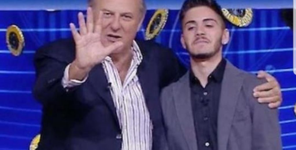 Gerry Scotti nei guai: “Abbiamo scoperto che suggerisce ai concorrenti”