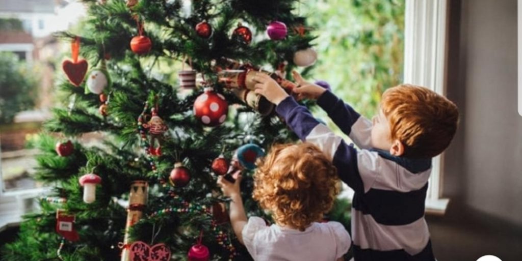 Natale, le persone che decorano casa in anticipo sono più felici: lo dice la scienza