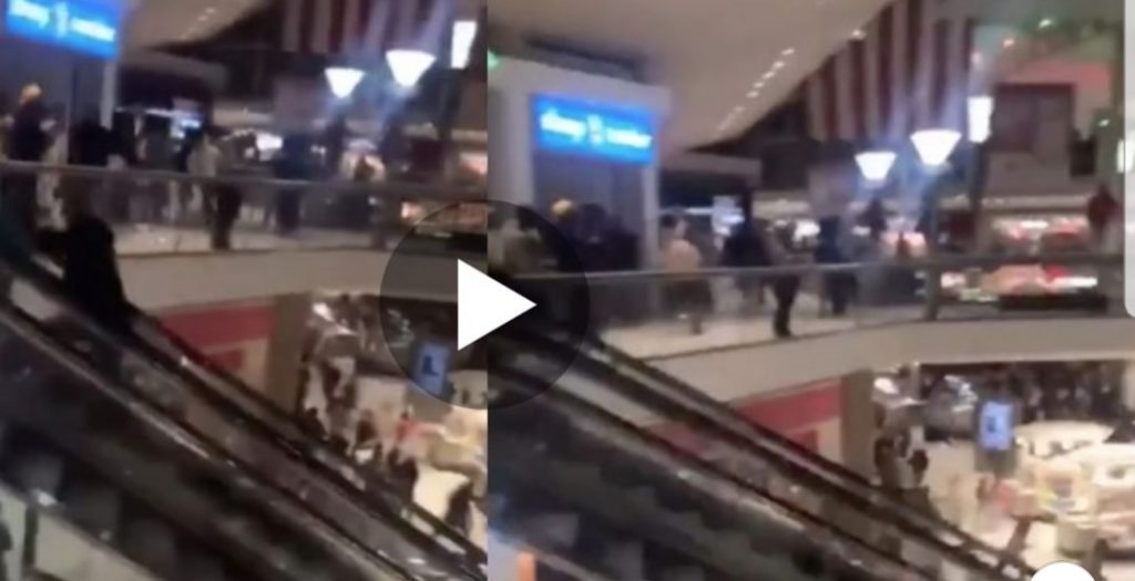 Panico in un centro commerciale durante il Black Friday: uomo spara sulla folla