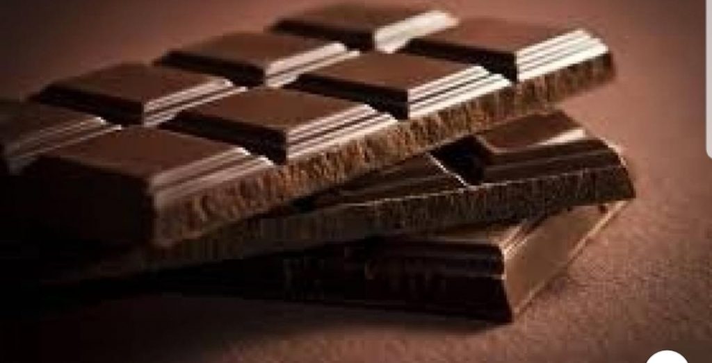 Novara, colpisce la collega con una barra di cioccolato e le procura un trauma cranico