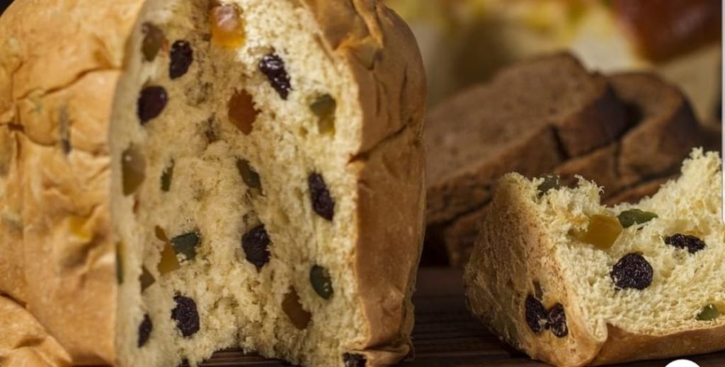 Trova una borsa con 1750 euro e la restituisce: ricompensato con un panettone