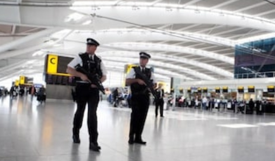 Allarme terrorismo in aeroporto: violato sistema di sicurezza, 4 persone ricercate