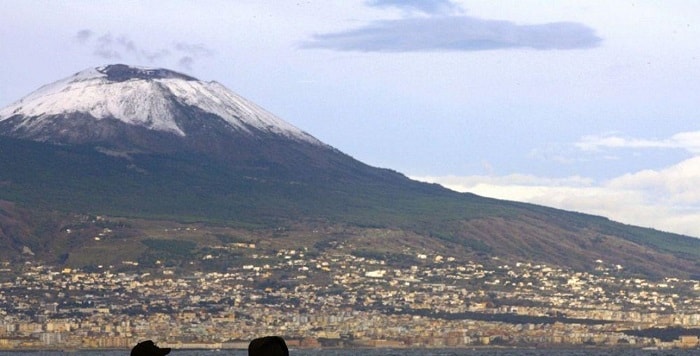 “Il Vesuvio potrebbe esplodere con una violenza inaudita”, a Pompei pronto un piano di evacuazione