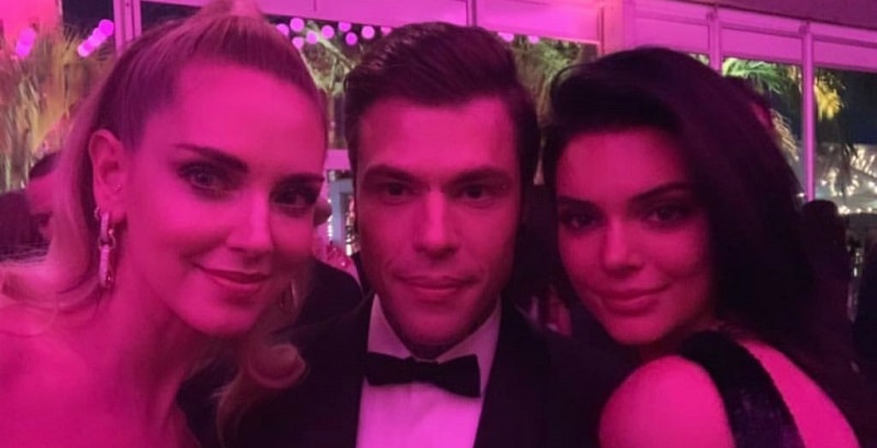 I Ferragnez al party degli Oscar, Fedez ‘stalker’ di selfie con i vip