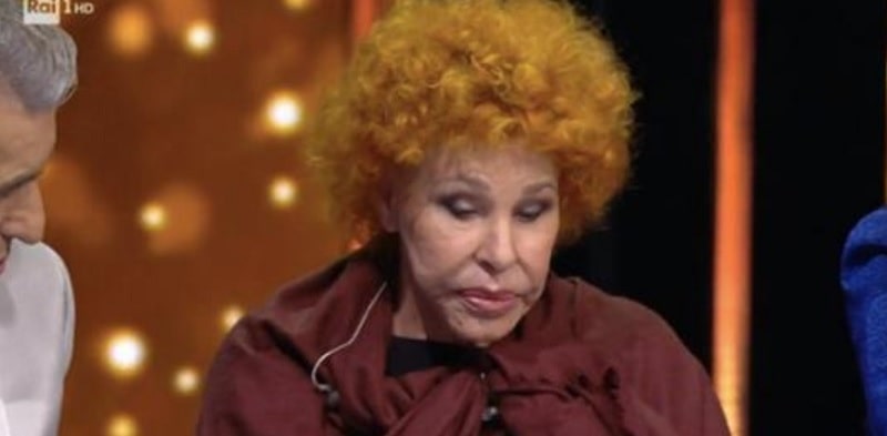 Ornella Vanoni si addormenta in studio, imbarazzo in diretta per Amadeus