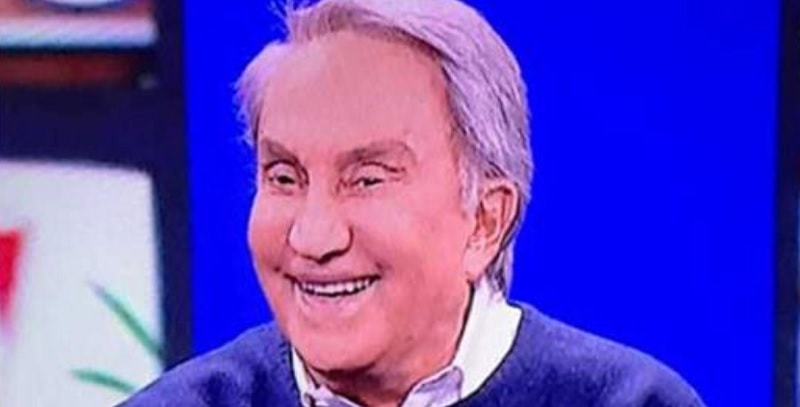 Emilio Fede torna in tv ed è irriconoscibile, ma lui assicura: «Mai rifatto niente»