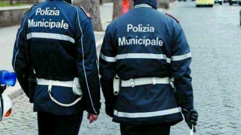 90 anni: va a prostitute, nonnino multato dai vigili  di 450 euro