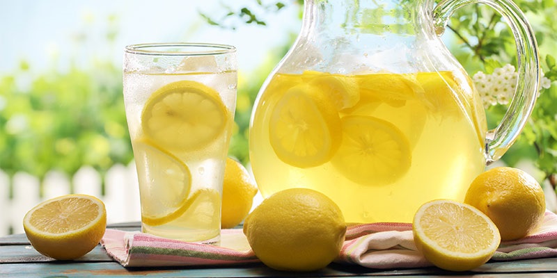 Acqua e limone, non tutti conoscono questi gravi effetti collaterali