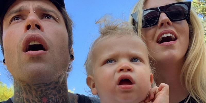 Fedez, colpo di testa: con il nuovo look è irriconoscibile. La reazione di Chiara Ferragni