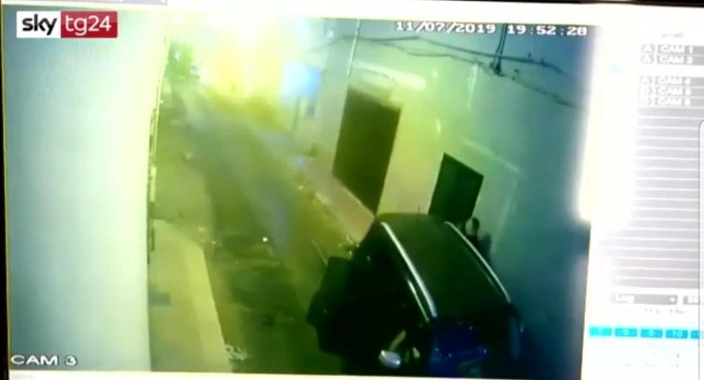 Vittoria, cuginetti travolti dal suv sulla porta di casa: spunta un video dell’incidente [VIDEO]