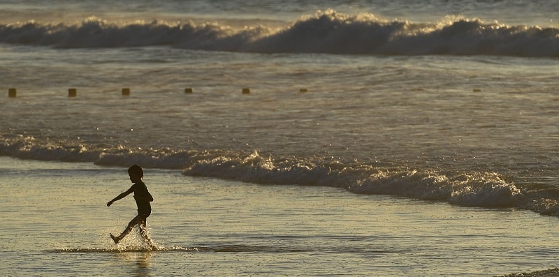 Bimbo di 3 anni si perde in spiaggia: per ore nessuno lo cerca