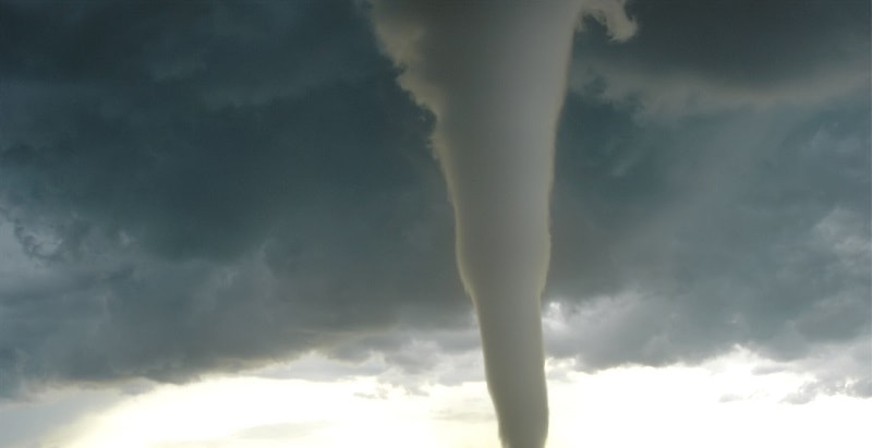 Tornado fa 6 morti di cui 2 bambini, almeno 30 i feriti