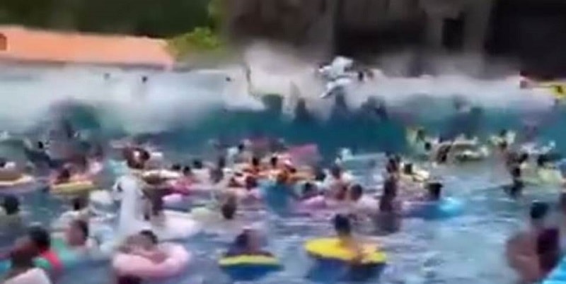 Tsunami in piscina, 44 feriti in un parco acquatico (Video)