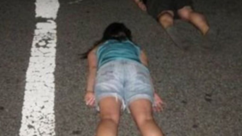 Planking Challenge, allarme in Campania: ragazzi stesi in strada in attesa delle auto