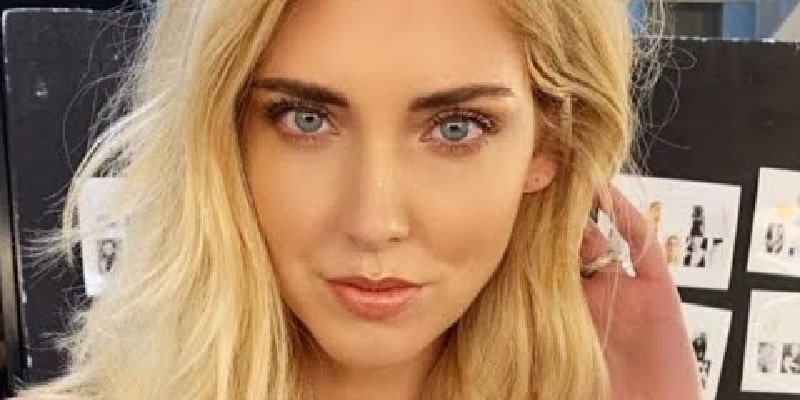 “Ma che schifo, fai impressione”, Chiara Ferragni dopo i piedi arriva la mano ‘aliena’