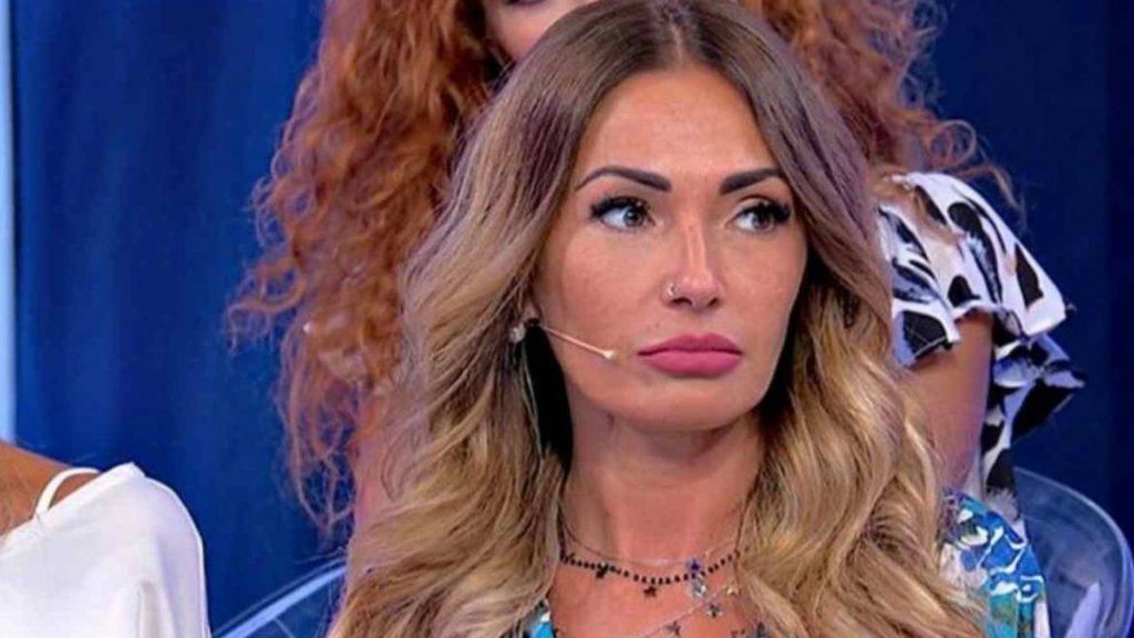 ‘Siamo andati a letto insieme’ Ida confessa tutto, rissa a Uomini e donne