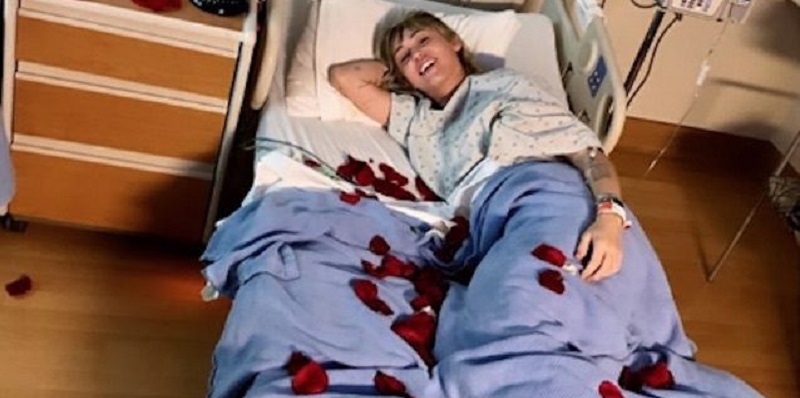 Miley Cyrus ricoverata in ospedale: Cody Simpson le dedica una canzone