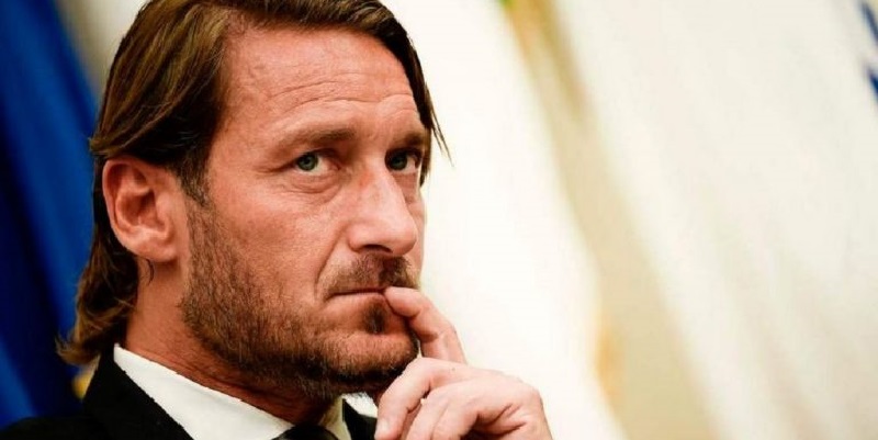 “Non cercatemi”,Francesco Totti è scomparso: lascia un misterioso messaggio sui social