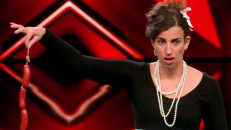 Talent Show Germania:  giudici  scioccati, concorrente ‘mangia’ salsicce con il sedere [VIDEO]