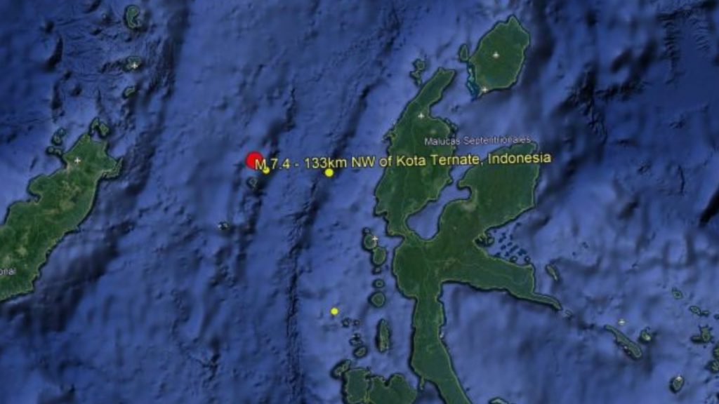 Indonesia, violenta scossa di terremoto di magnitudo 7.4. Allerta tsunami