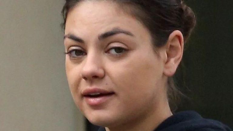 Irriconoscibile! Sciatta e senza trucco, Mila Kunis sconvolge tutti. Le foto che hanno sconvolto i fan