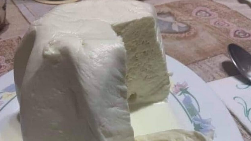 Natale 2019, a Napoli arriva il pandoro di mozzarella di bufala