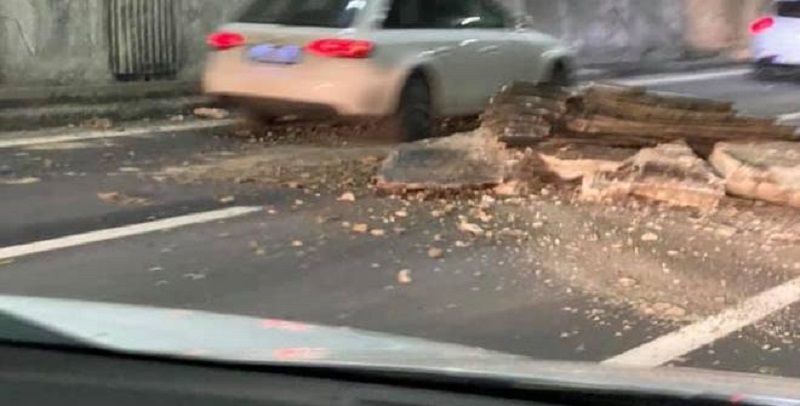 Autostrade, crolla soffitto di una galleria: tratta chiusa alla circolazione