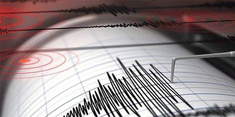 Paura Terremoto, gente in strada dopo 3 scosse ravvicinate: la rabbia sui social