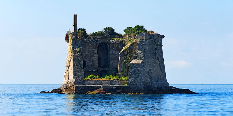 Isola deserta al mare, 30 giorni senza internet né luce: in palio 40mila dollari