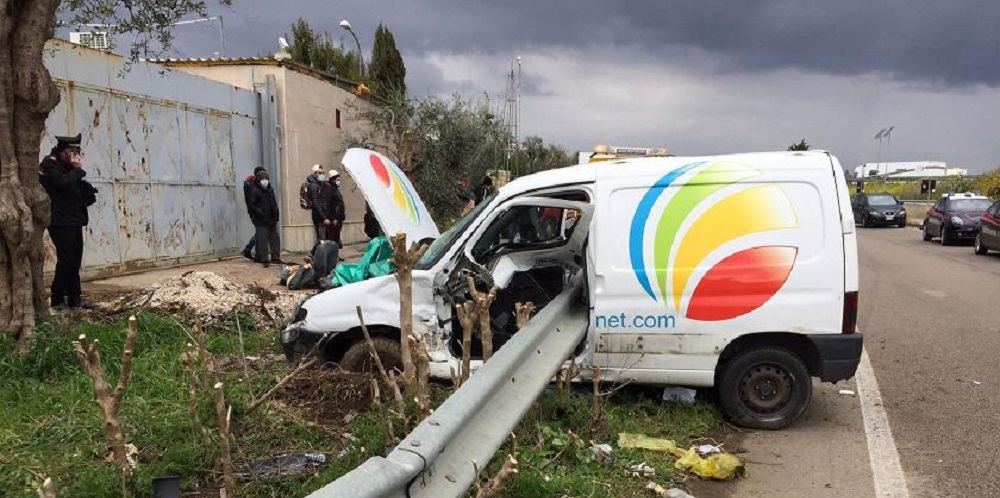 Tragedia in Italia, era appena diventato papà: il guardrail trancia l’abitacolo a metà