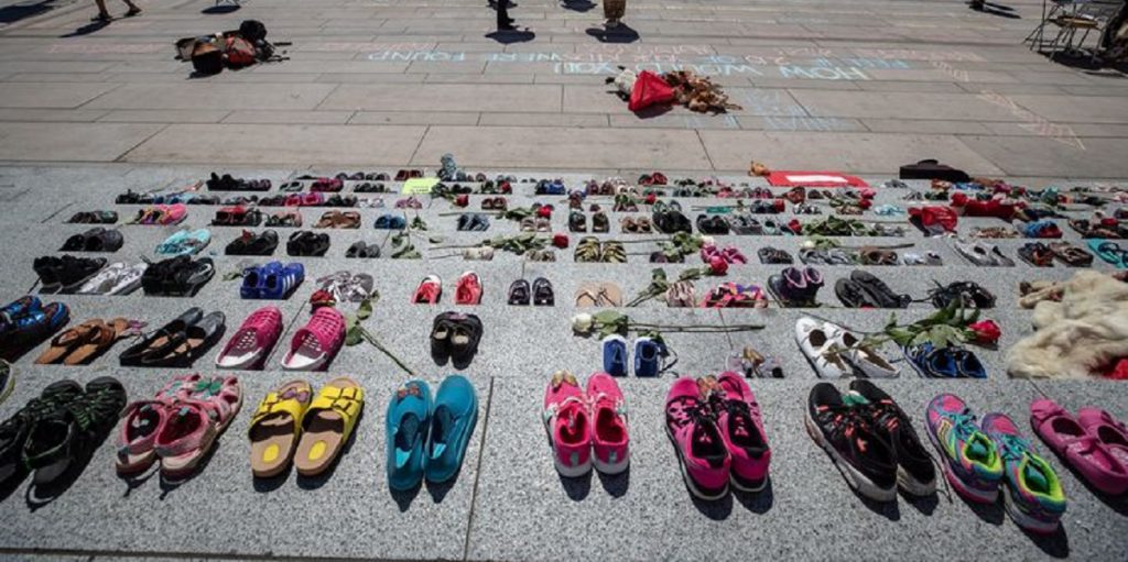 Trovati i resti di 215 bimbi: erano sepolti nei pressi di una scuola