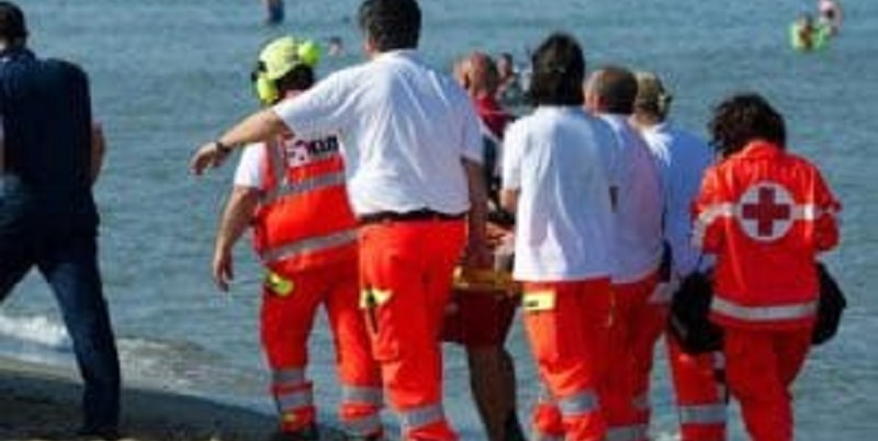 Italia, terribile tragedia in spiaggia poco fa