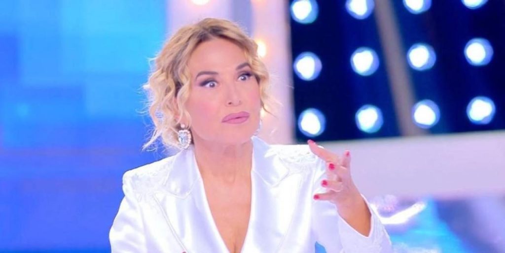 Una notizia in diretta Tv interrompe ‘Pomeriggio 5’. Barbara d’Urso rimane senza parole