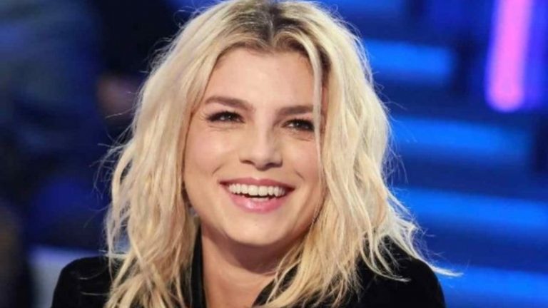 Emma Marrone incinta, la foto col pancione fa sognare i fan