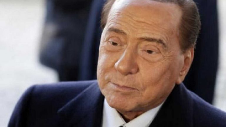 Silvio Berlusconi, la notizia improvvisa mentre si trovava a Siena: fan sotto choc