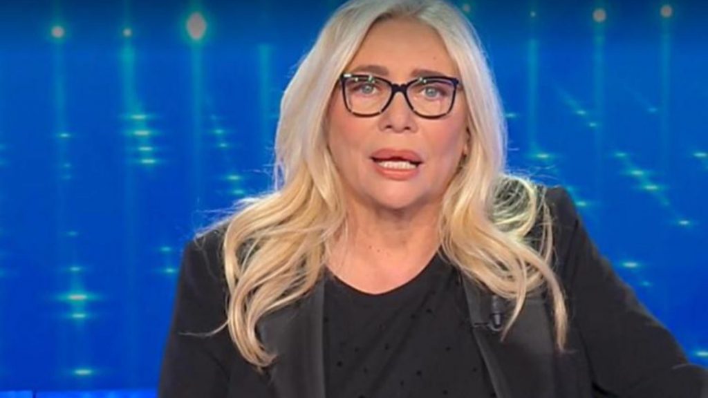 Mara Venier, l’annuncio in diretta Tv lascia i telespettatori sotto choc: “Ho corna dappertutto. Mio marito..”