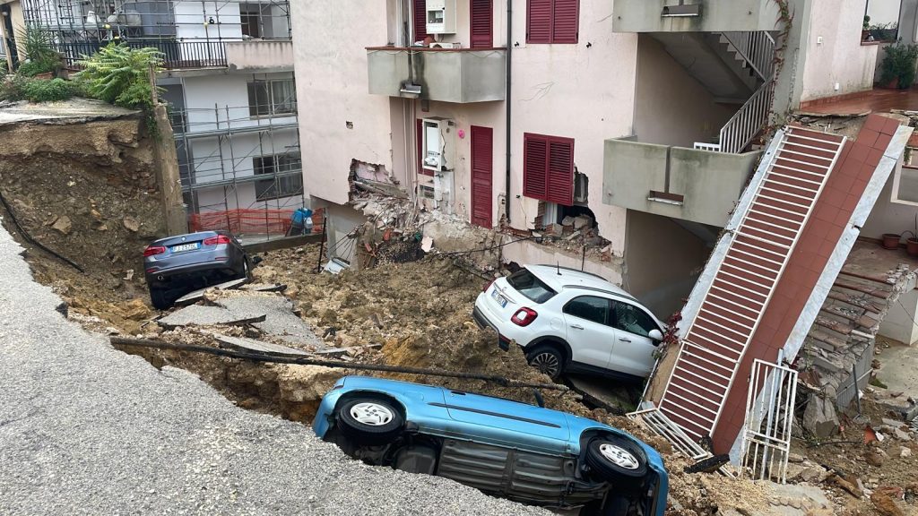 Maltempo Italia, “Non uscite di casa”. L’allarme disperato: è allerta massima