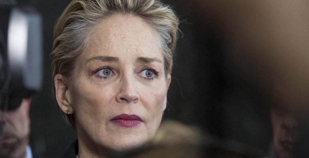 Sharon Stone, sono minuti drammatici per l’attrice: “E’ in fin di vita”