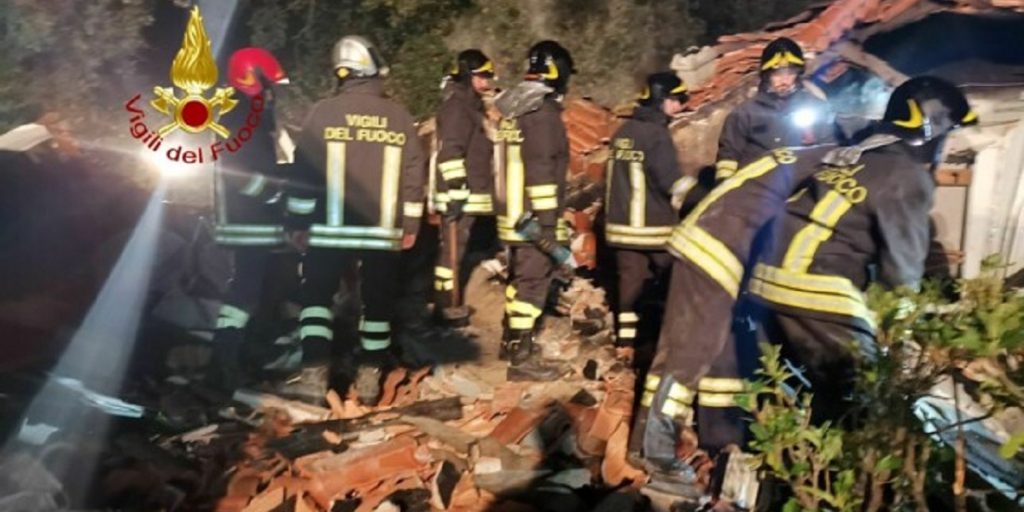 Italia, prima un forte boato e poi l’esplosione: si cerca tra le macerie degli spogliatoi