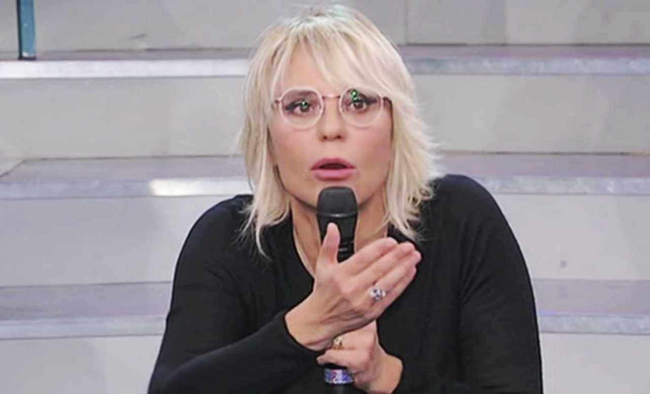 Amici, scandalo Maria de Filippi: “Rapporti a quattro dietro le quinte del programma”