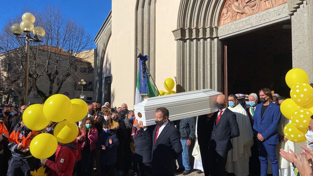 “Non ha retto”. L’emozione è stata troppo forte: è successo durante il funerale del piccolo Matias