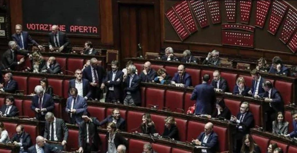 Focolaio in Parlamento, “situazione critica”: cosa sta succedendo in questi minuti