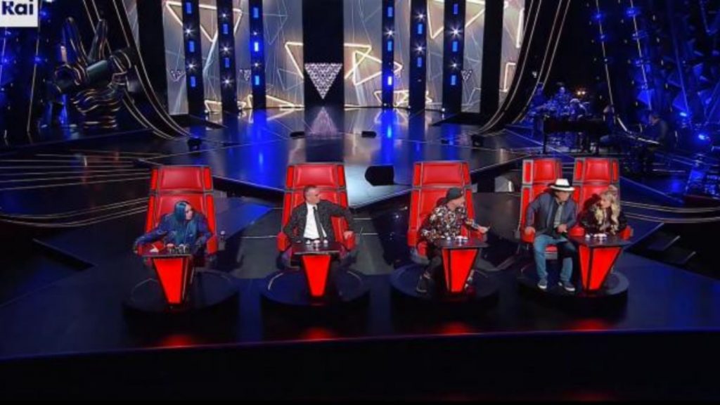 The Voice Senior, giudici in totale imbarazzo: la moglie del vip bocciata in tronco. Ecco cosa è successo