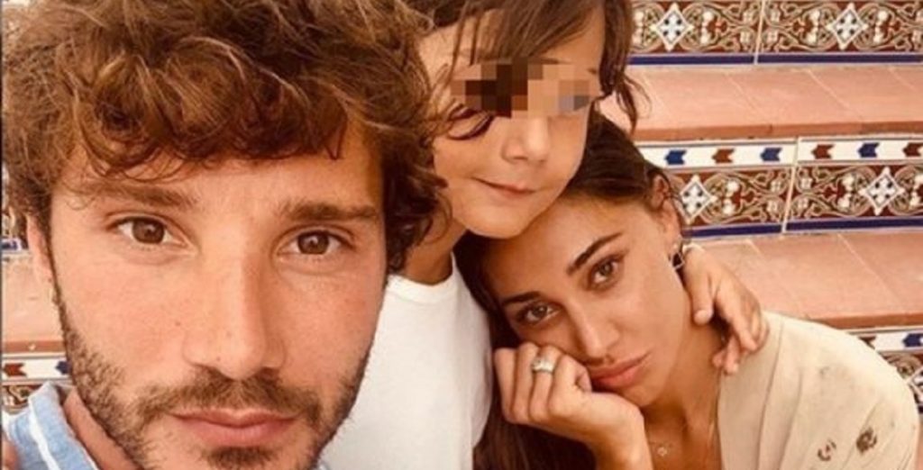 Belen Rodriguez e Stefano De Martino escono allo scoperto: il messaggio d’amore fa sognare i Fan