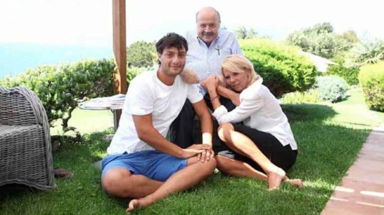 Maria De Filippi e Maurizio Costanzo, nuova adozione: per la prima volta presentano il più piccolo: le foto