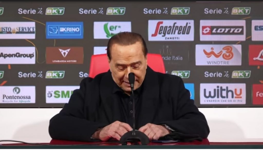 Berlusconi, il crollo in diretta: giornalisti sotto choc, è successo in pochi secondi.[VIDEO]