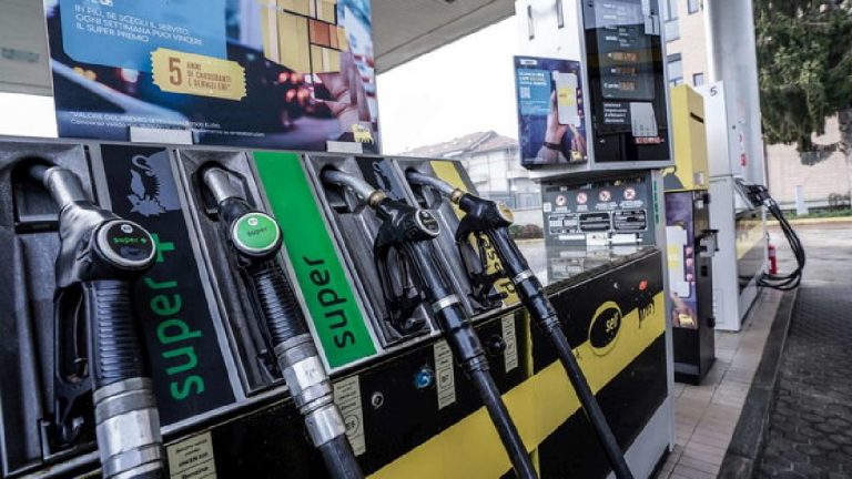 Benzina, Diesel e Gas Metano, arriva la mazzata: l’annuncio gela gli italiani