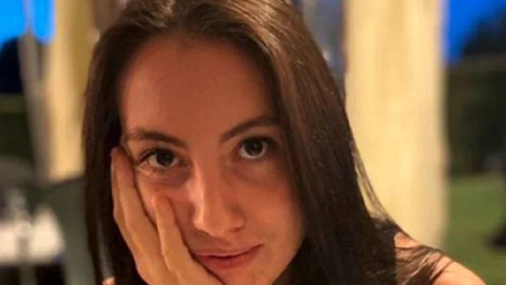 Elena muore a 20 anni: “Non si può morire per una pizza calda”. Lo strazio della mamma