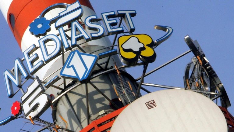 Mediaset, malore in diretta Tv: fermata la trasmissione. Panico e interruzione improvvisa